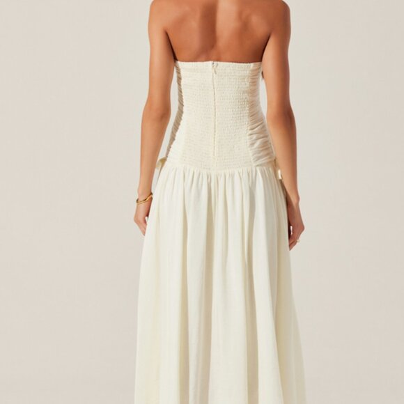 Zori Strapless Grad Dress by Astr - Picture 5 of 8